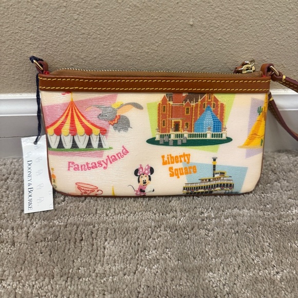 Dooney & Bourke Disney Parks Cream Retro Large Slim Wristlet NWT Disney World - Picture 2 of 5